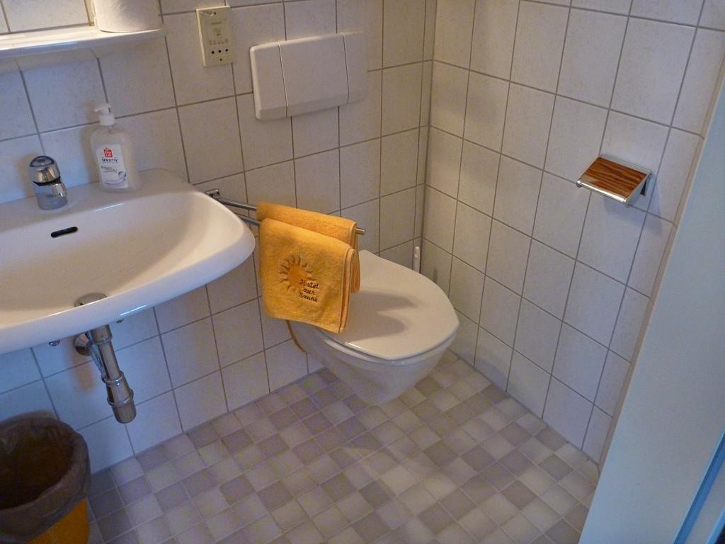 Hotel Zur Sonne Корнойбург Стая снимка