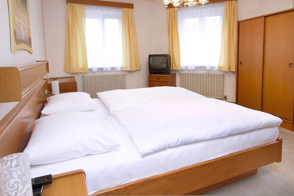 Hotel Zur Sonne Корнойбург Стая снимка